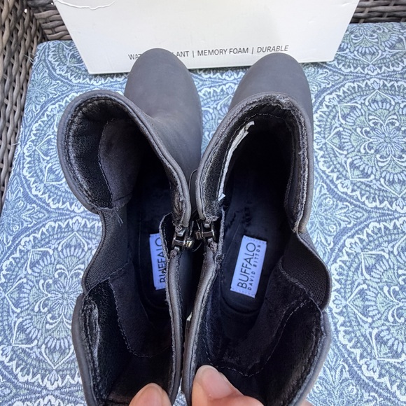 Buffalo David Bitton Women’s Anna Chelsea Boots Black Water Repellent Size 10 - Picture 10 of 14